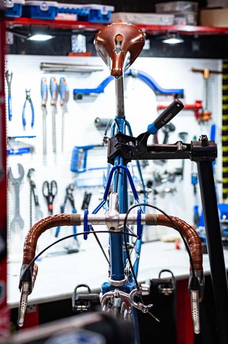 Atelier v&eacute;lo route &agrave; l&rsquo;Alpe d&rsquo;Huez pour r&eacute;glage, entretien et r&eacute;paration