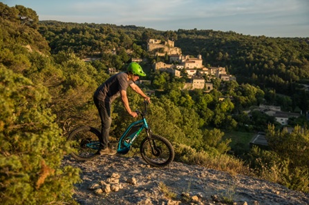 Balade en trottinette &eacute;lectrique tout-terrain TROTRX &agrave; l&rsquo;Alpe d&rsquo;Huez